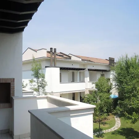 Relax In A With Pool Apartman *