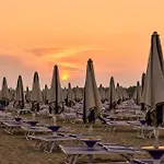 Relax In A With Pool דירה ביביונה